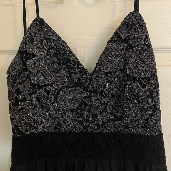 Prom/Wedding - Backless Black Maxi Dress w/ Lace & Silver Floral Details - SizeM - Picture 7 of 12